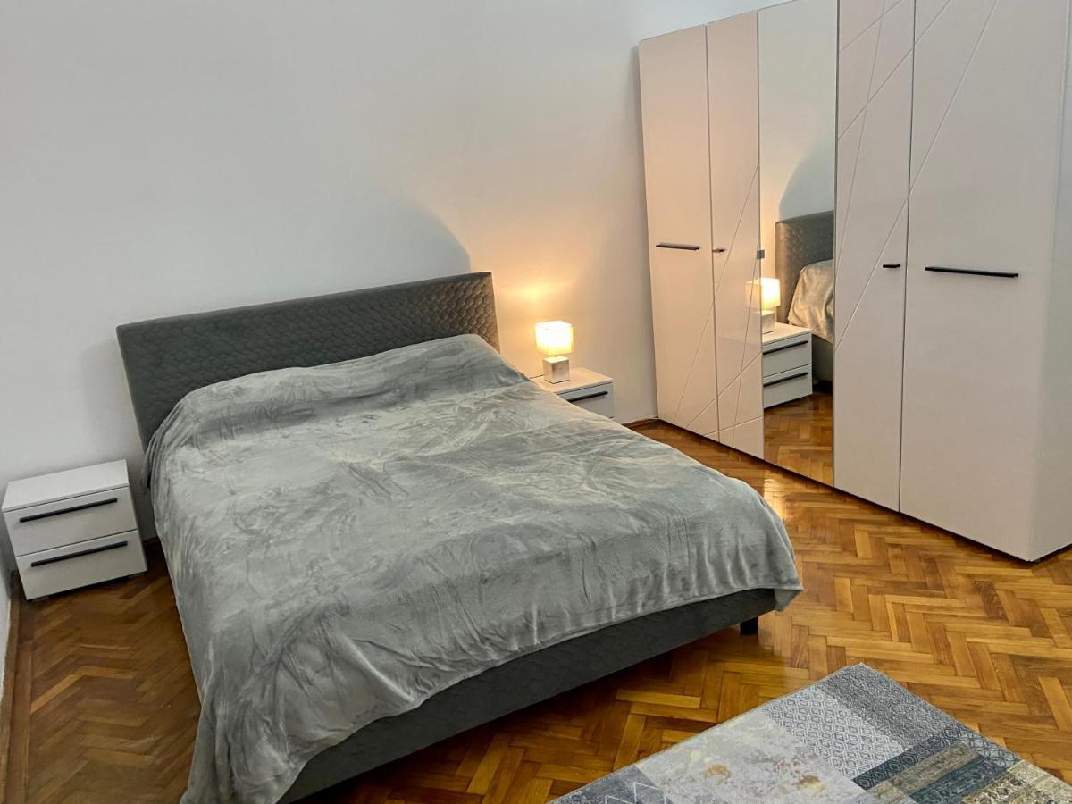 Ferienwohnung Apartament Super Central Cu Parcare Privata Arad Exterior foto